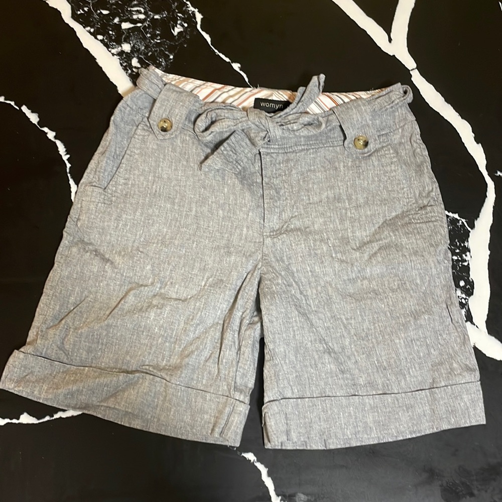 Womyn grey linen shorts- size 4